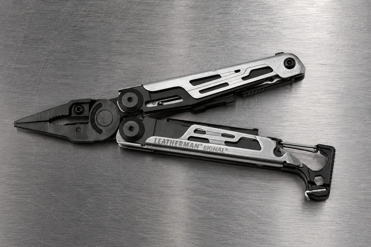 Signal проти Skeletool CX вибір найкращого мультитулу для активного використання