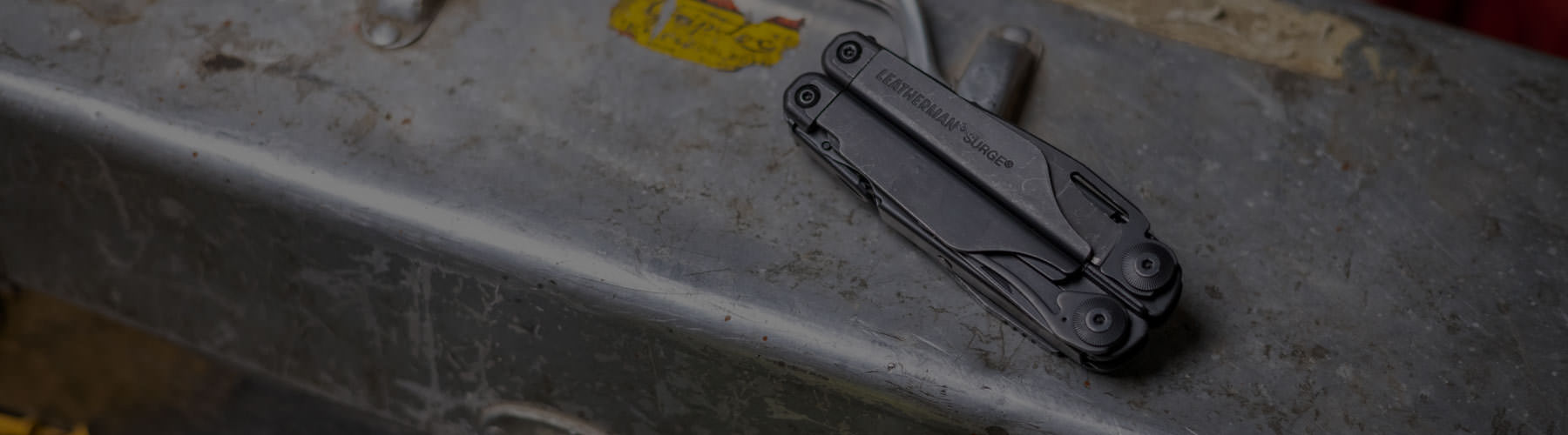 Полноразмерный мультиинструмент Leatherman Surge Black