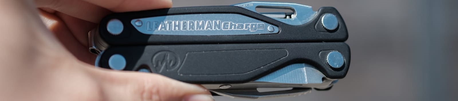 Мультитул Leatherman Charge ALX 830714 с черными алюминиевыми пластинами на рукоятках
