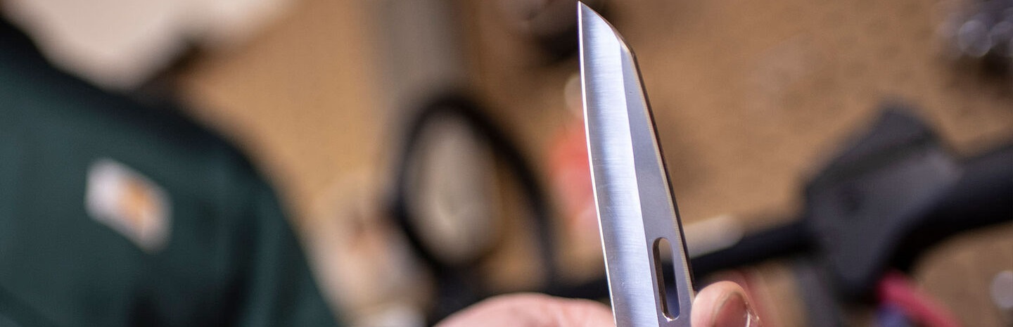 Нож Leatherman Free K с лезвием из стали 420HC с высоким содержанием углерода